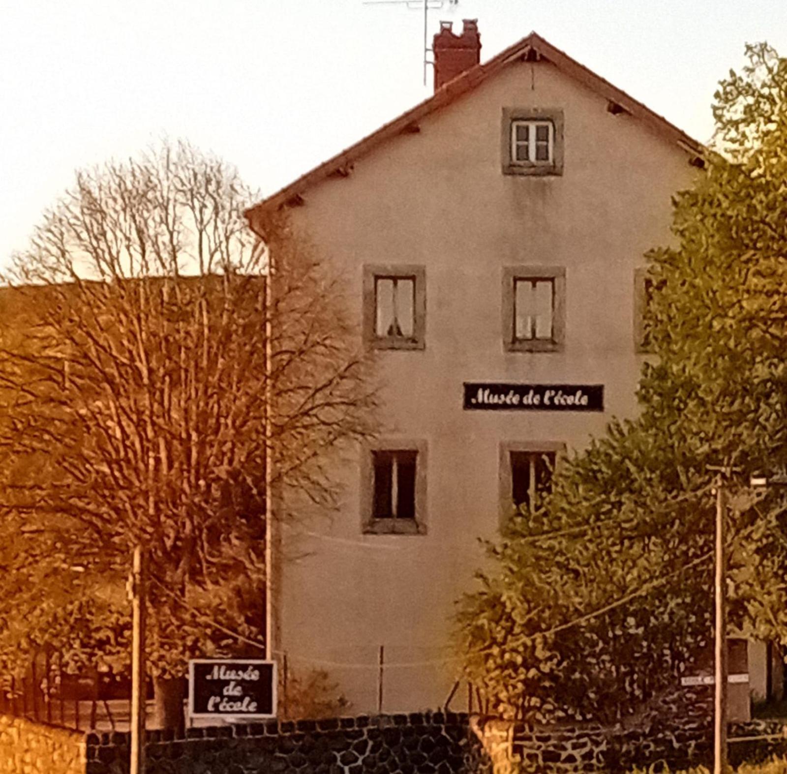 Gite Et Chambres D'Hotes Du Musee Ecole Le Monastier sur Gazeille Ngoại thất bức ảnh